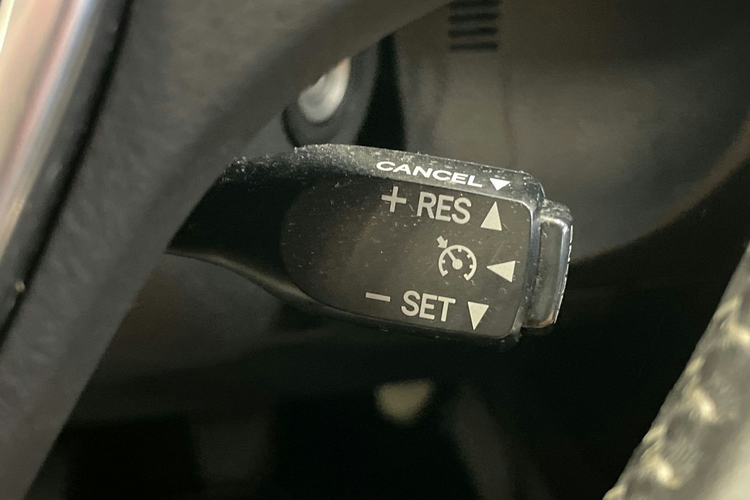 Harmaa Toyota Auris 2016 kuva 18.