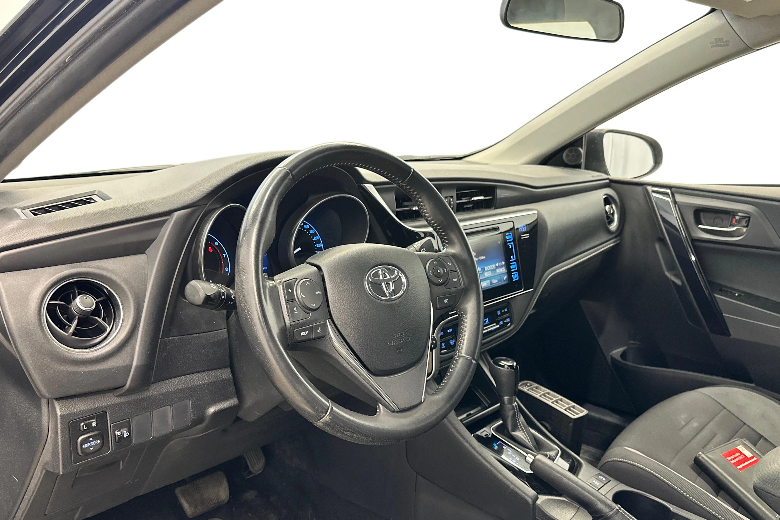 harmaa Toyota Auris 2016 kuva 3.