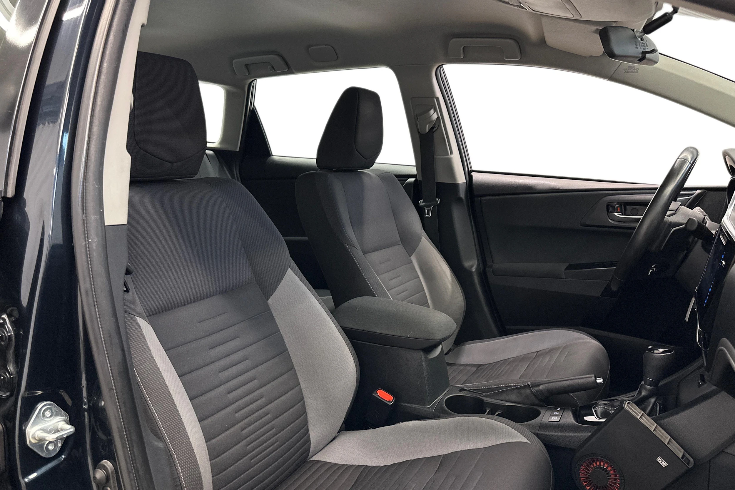 harmaa Toyota Auris 2016 kuva 7.