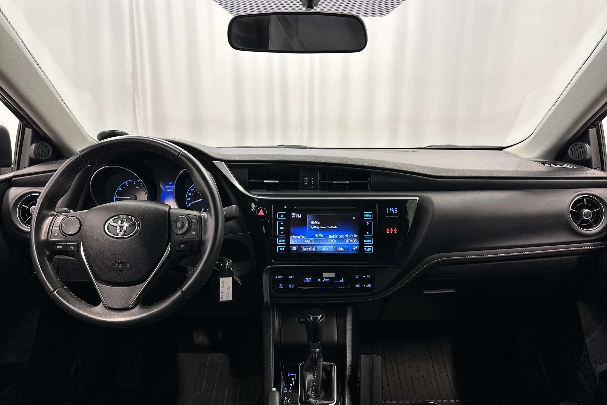 harmaa Toyota Auris 2016 kuva 11.