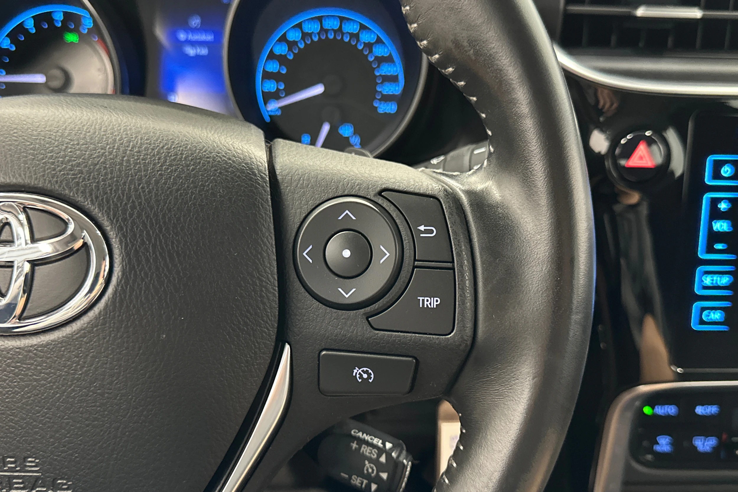 harmaa Toyota Auris 2016 kuva 14.