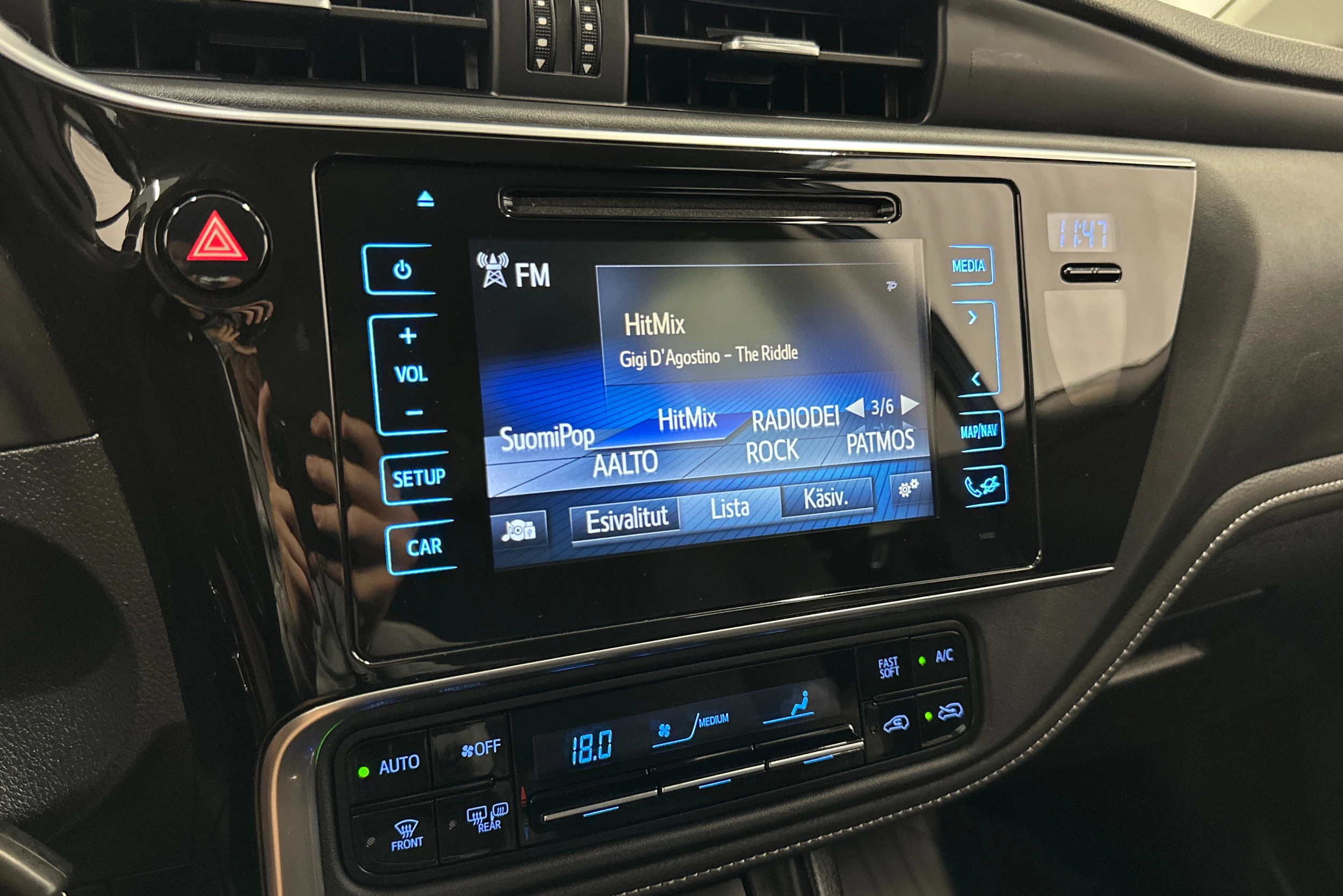 harmaa Toyota Auris 2016 kuva 16.