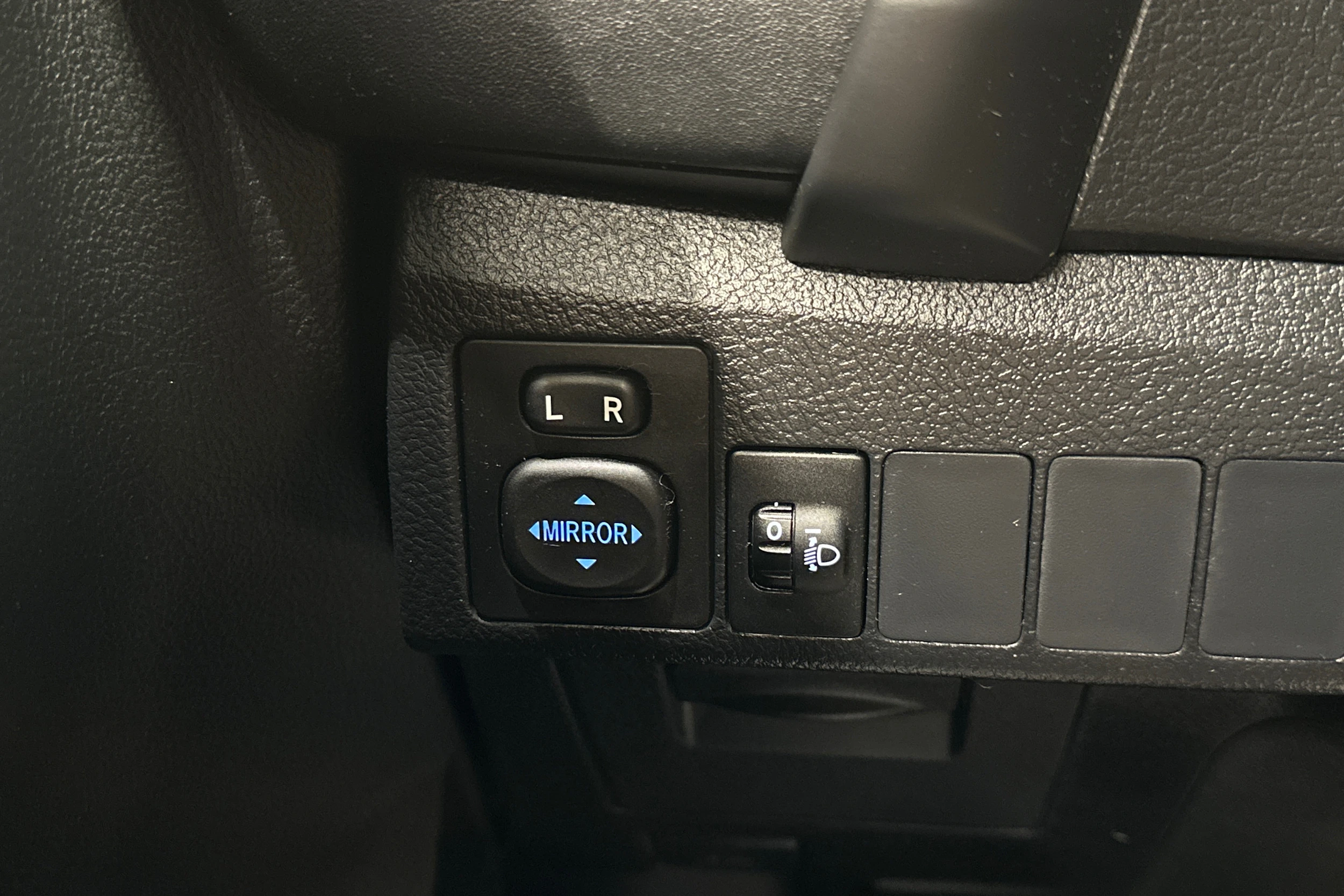harmaa Toyota Auris 2016 kuva 20.