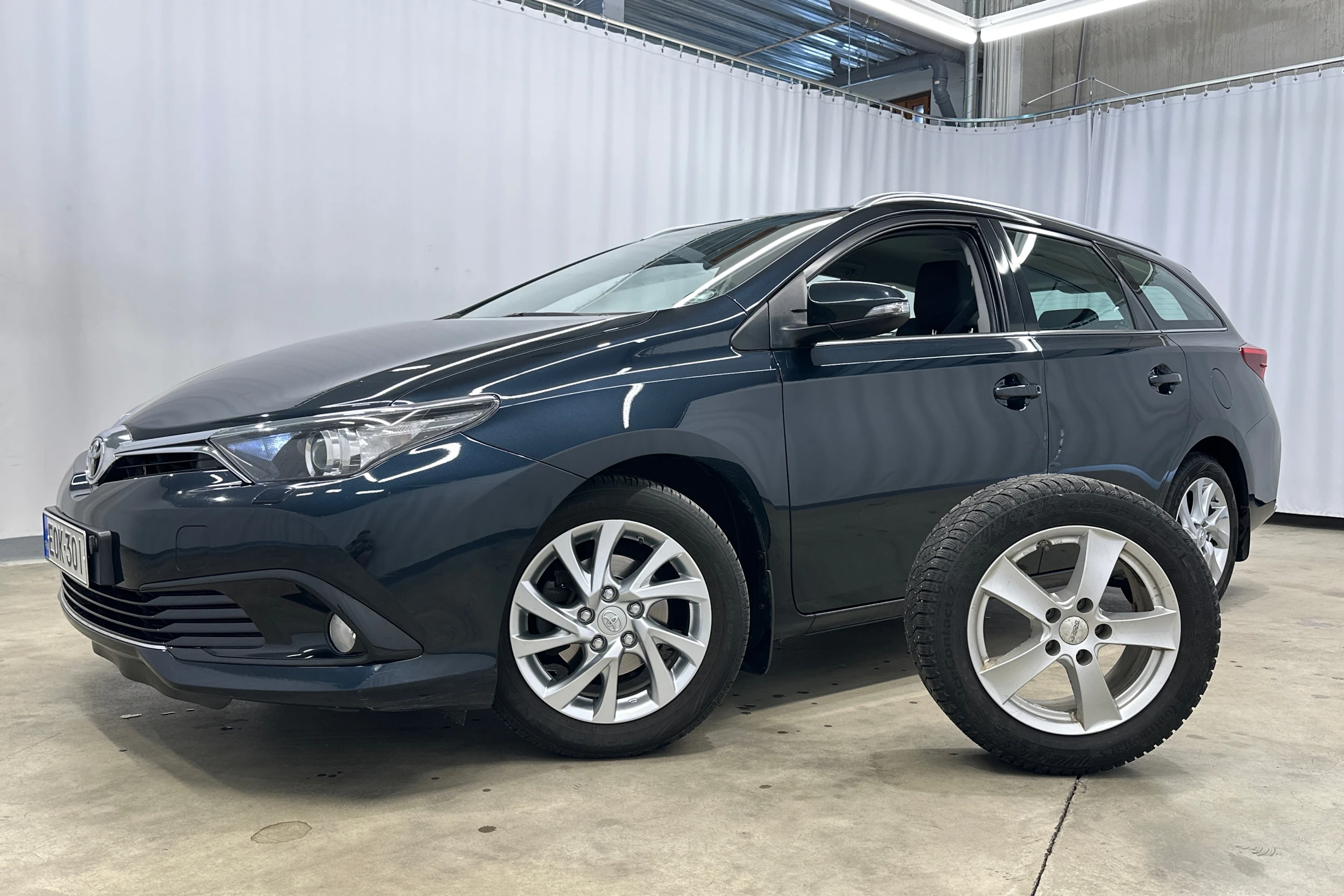 harmaa Toyota Auris 2016 kuva 23.