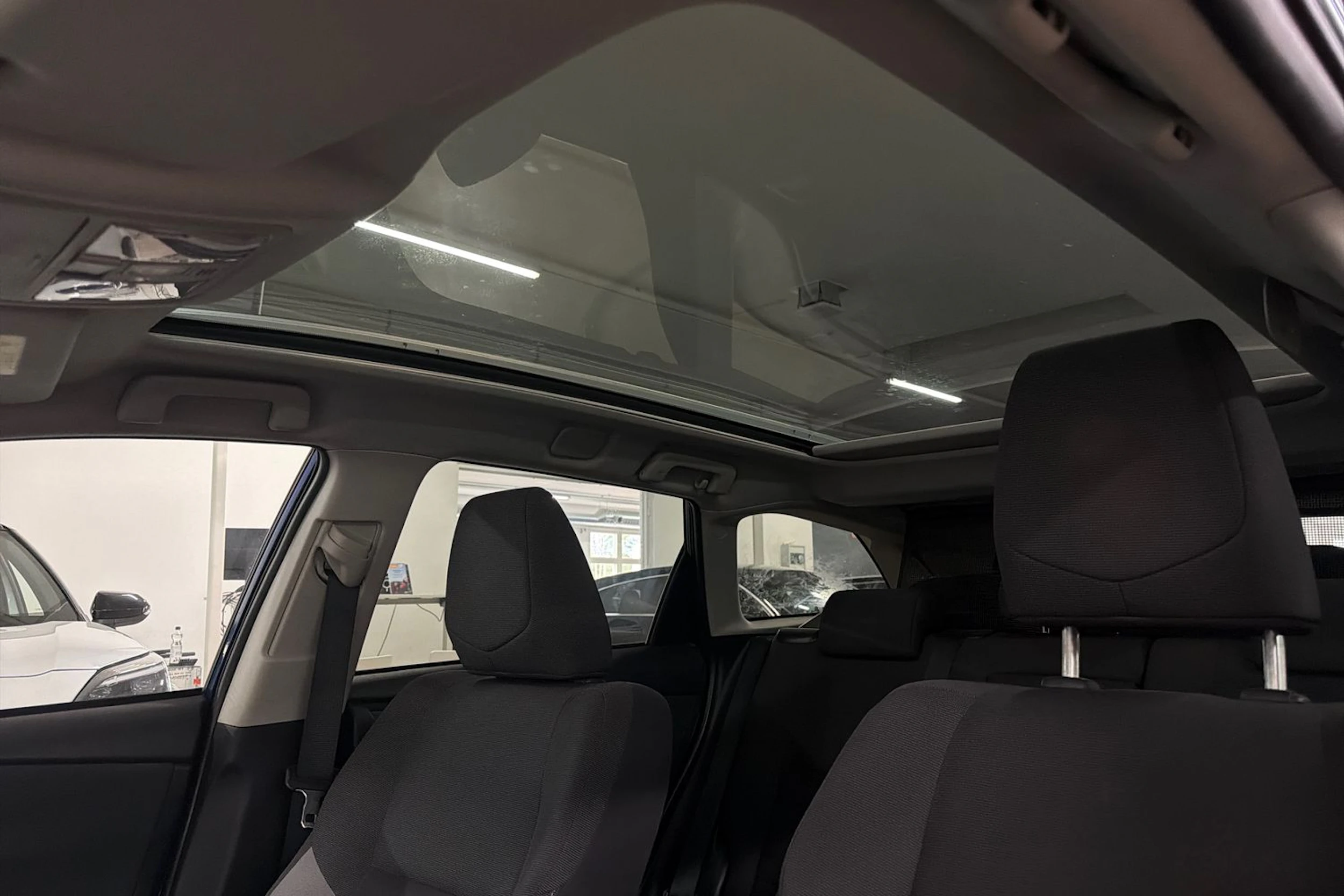 sininen Toyota Auris 2016 kuva 4.