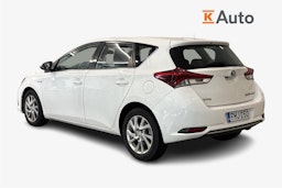 valkoinen Toyota Auris 2016 kuva 2.