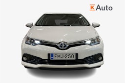 valkoinen Toyota Auris 2016 kuva 5.