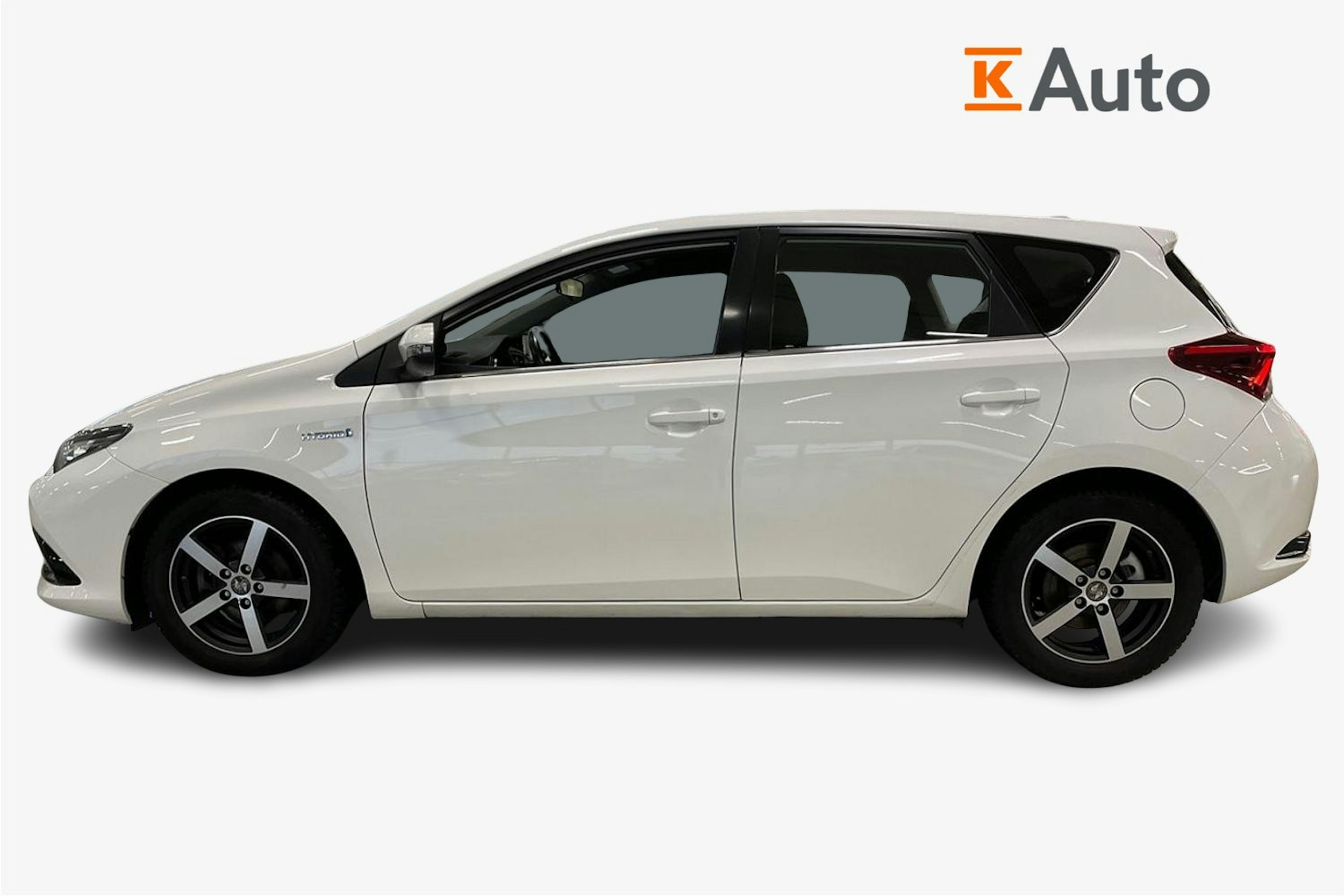 valkoinen Toyota Auris 2016 kuva 6.