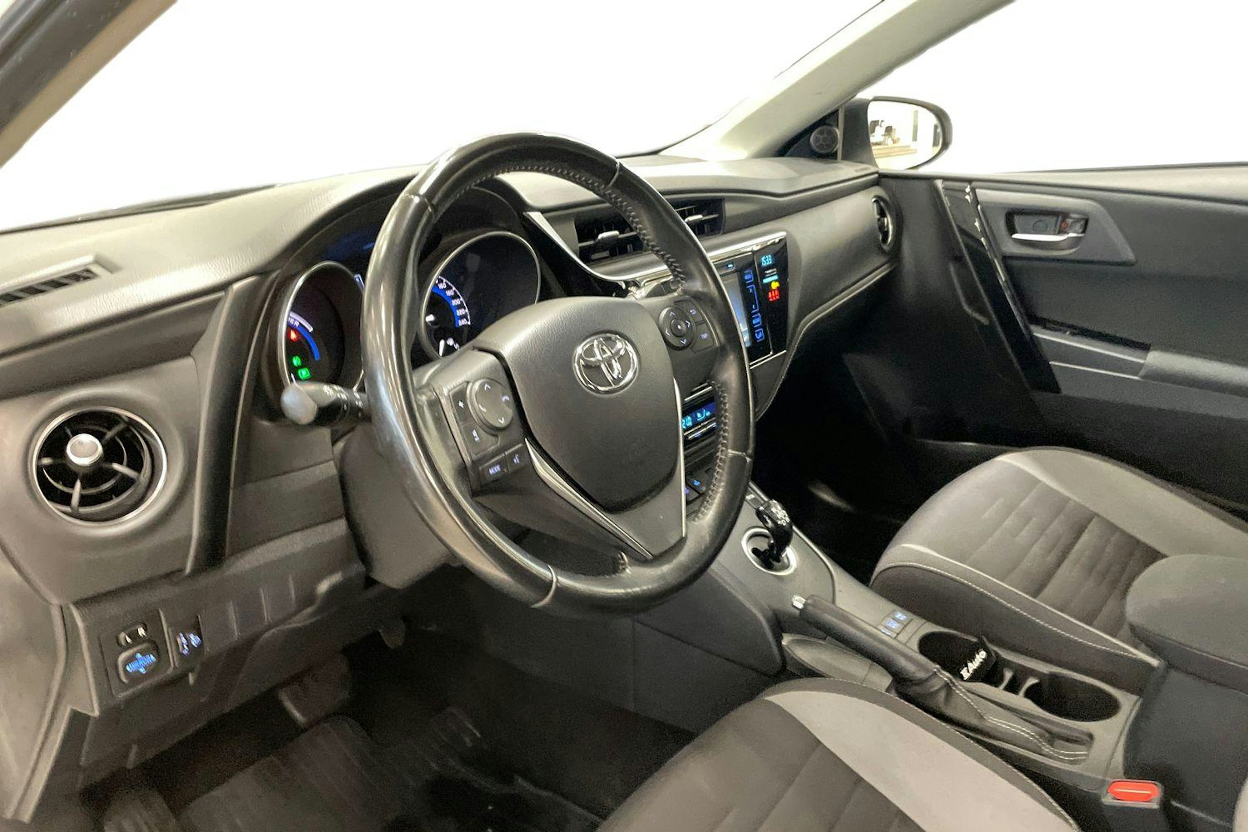 valkoinen Toyota Auris 2016 kuva 7.
