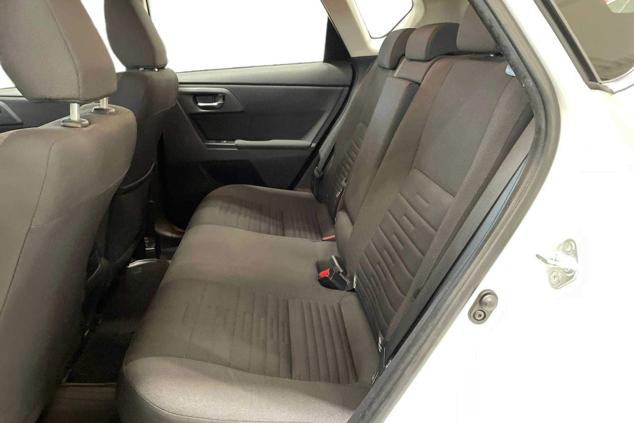 valkoinen Toyota Auris 2016 kuva 10.