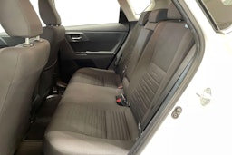 valkoinen Toyota Auris 2016 kuva 10.