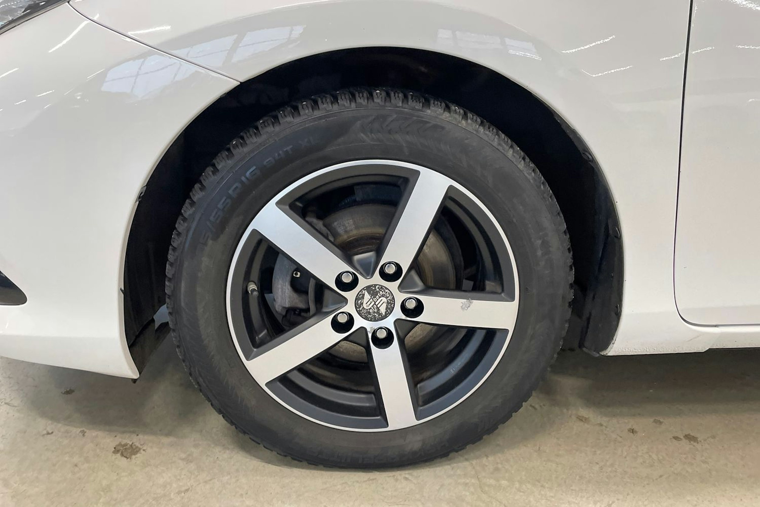 valkoinen Toyota Auris 2016 kuva 11.