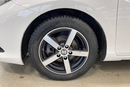 valkoinen Toyota Auris 2016 kuva 11.