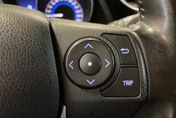 valkoinen Toyota Auris 2016 kuva 16.