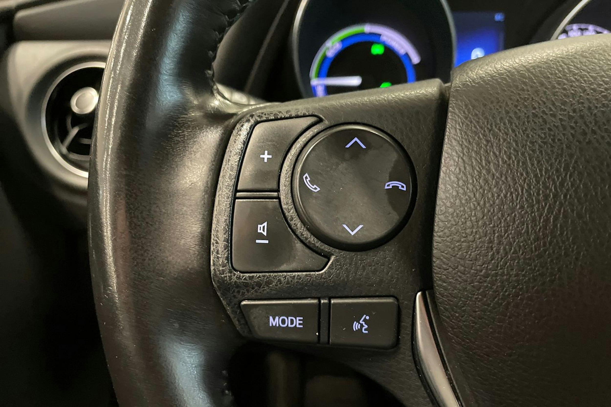 valkoinen Toyota Auris 2016 kuva 17.