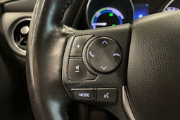 valkoinen Toyota Auris 2016 kuva 17.