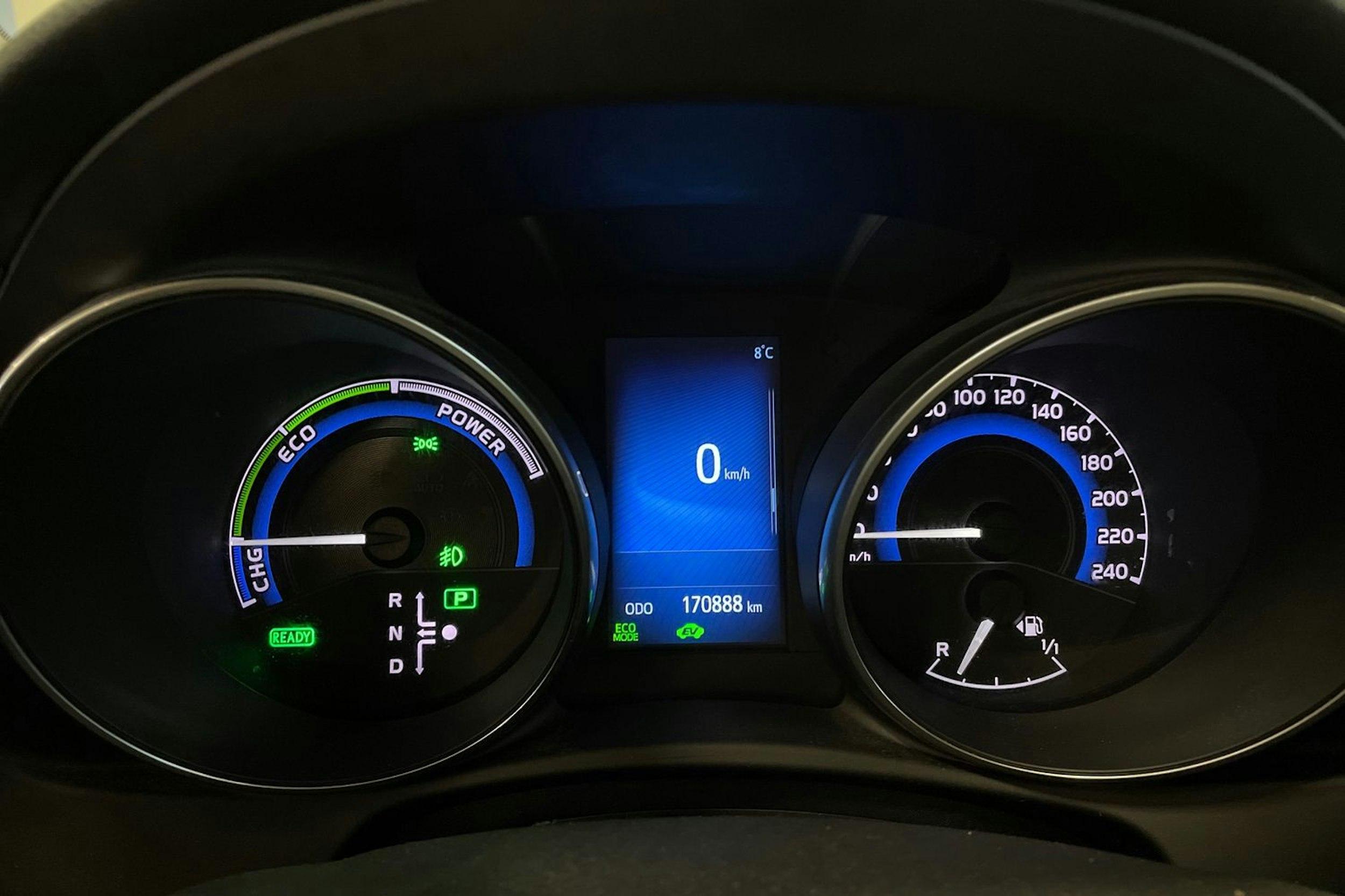 valkoinen Toyota Auris 2016 kuva 19.