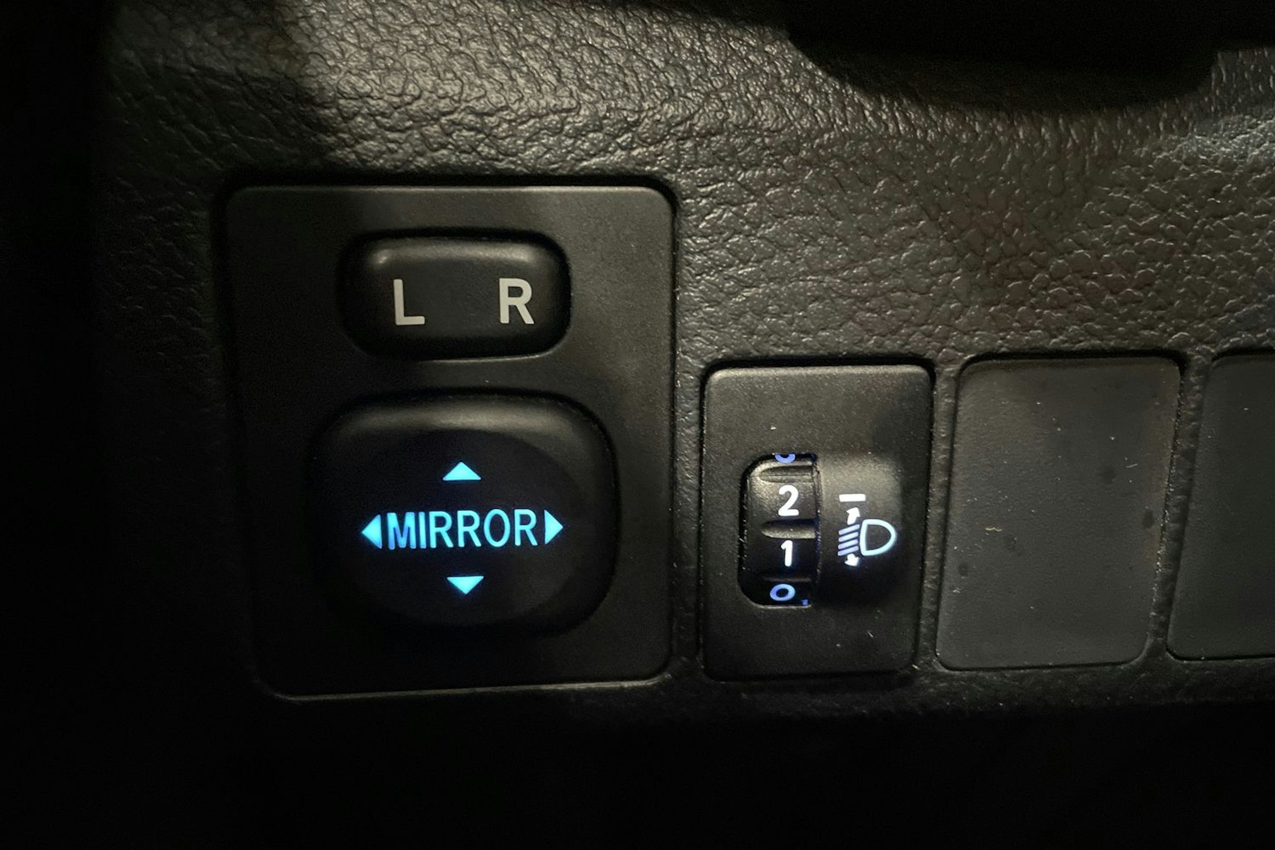 valkoinen Toyota Auris 2016 kuva 20.