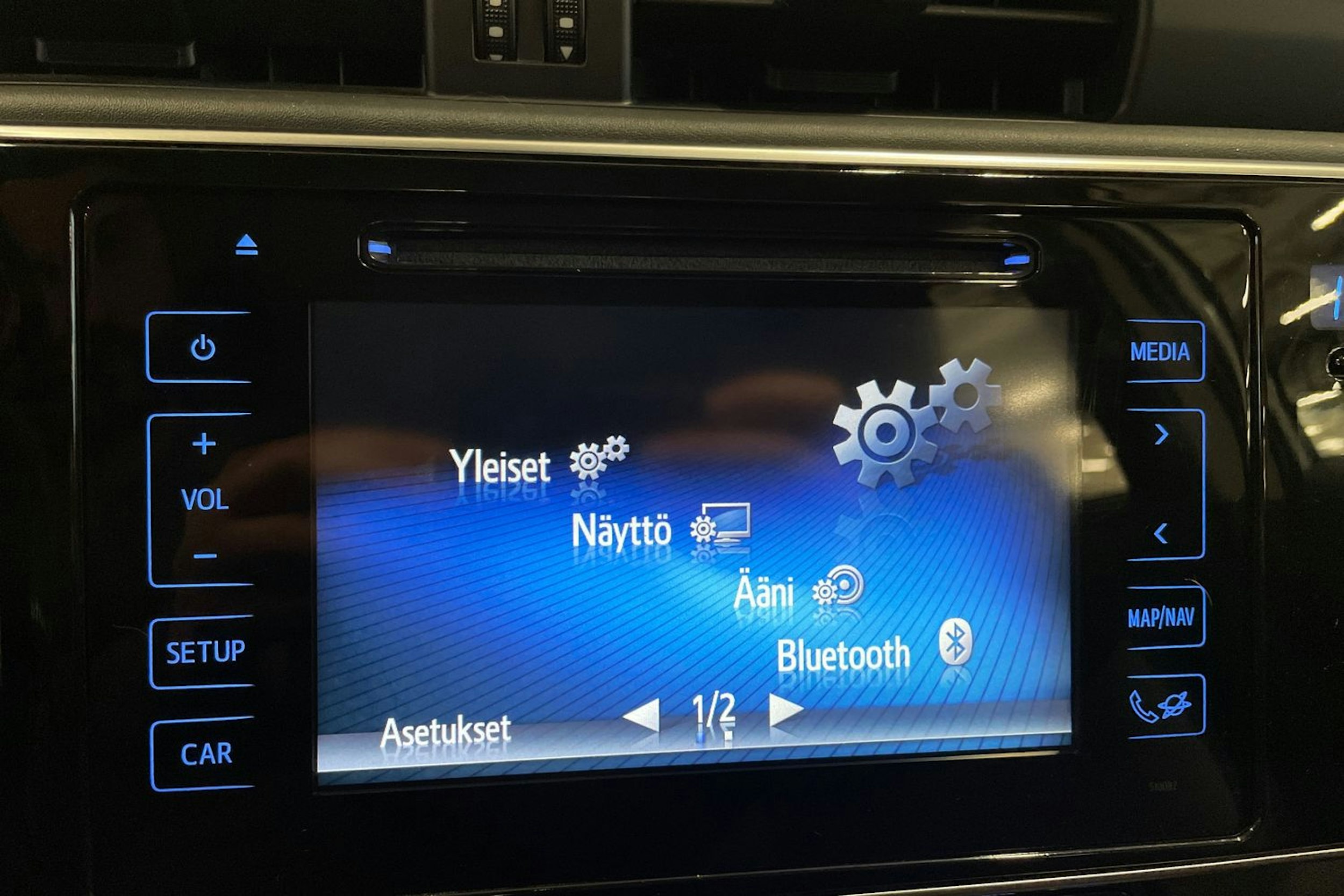 valkoinen Toyota Auris 2016 kuva 22.