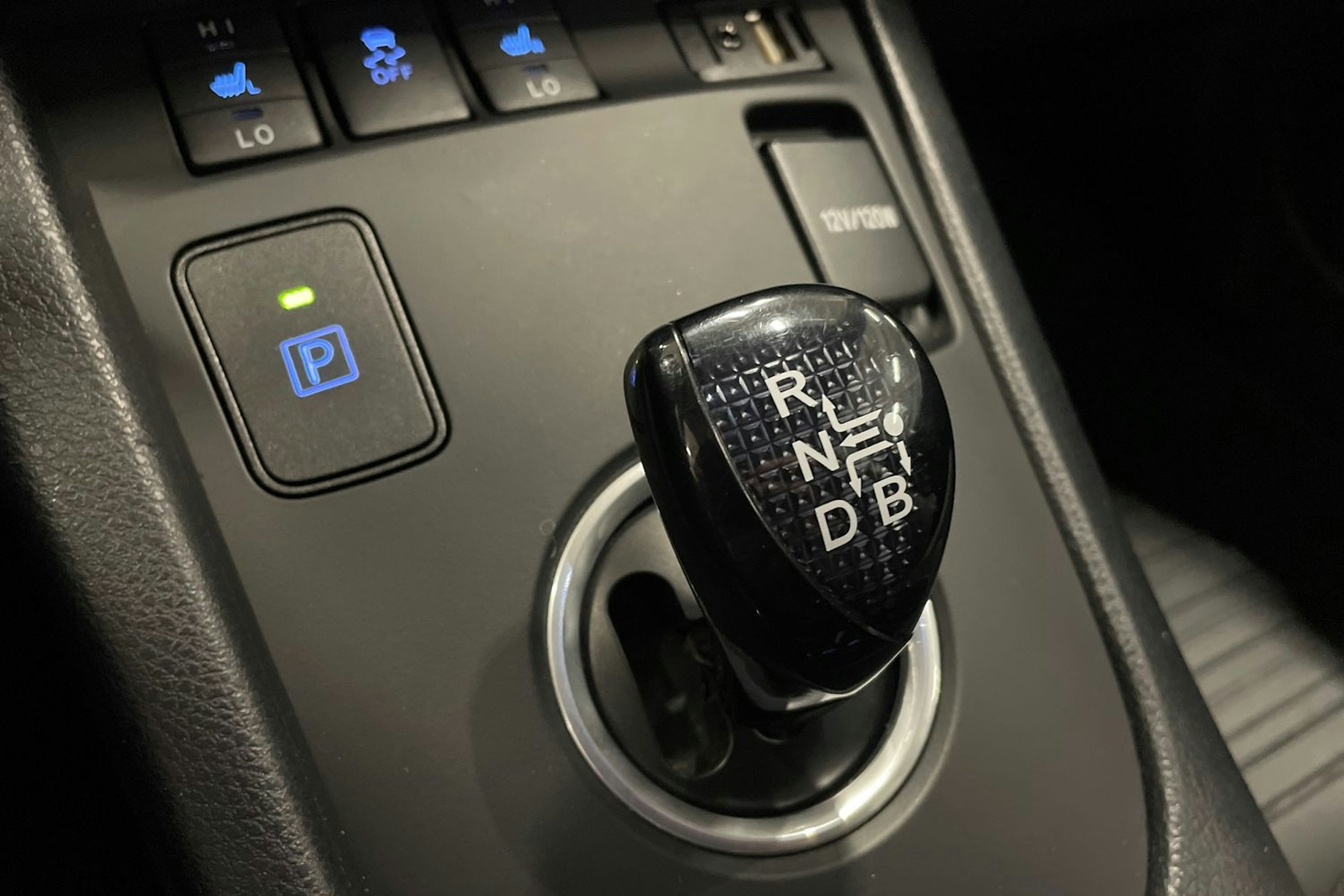 valkoinen Toyota Auris 2016 kuva 27.