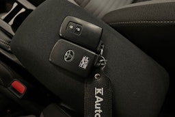 valkoinen Toyota Auris 2016 kuva 29.