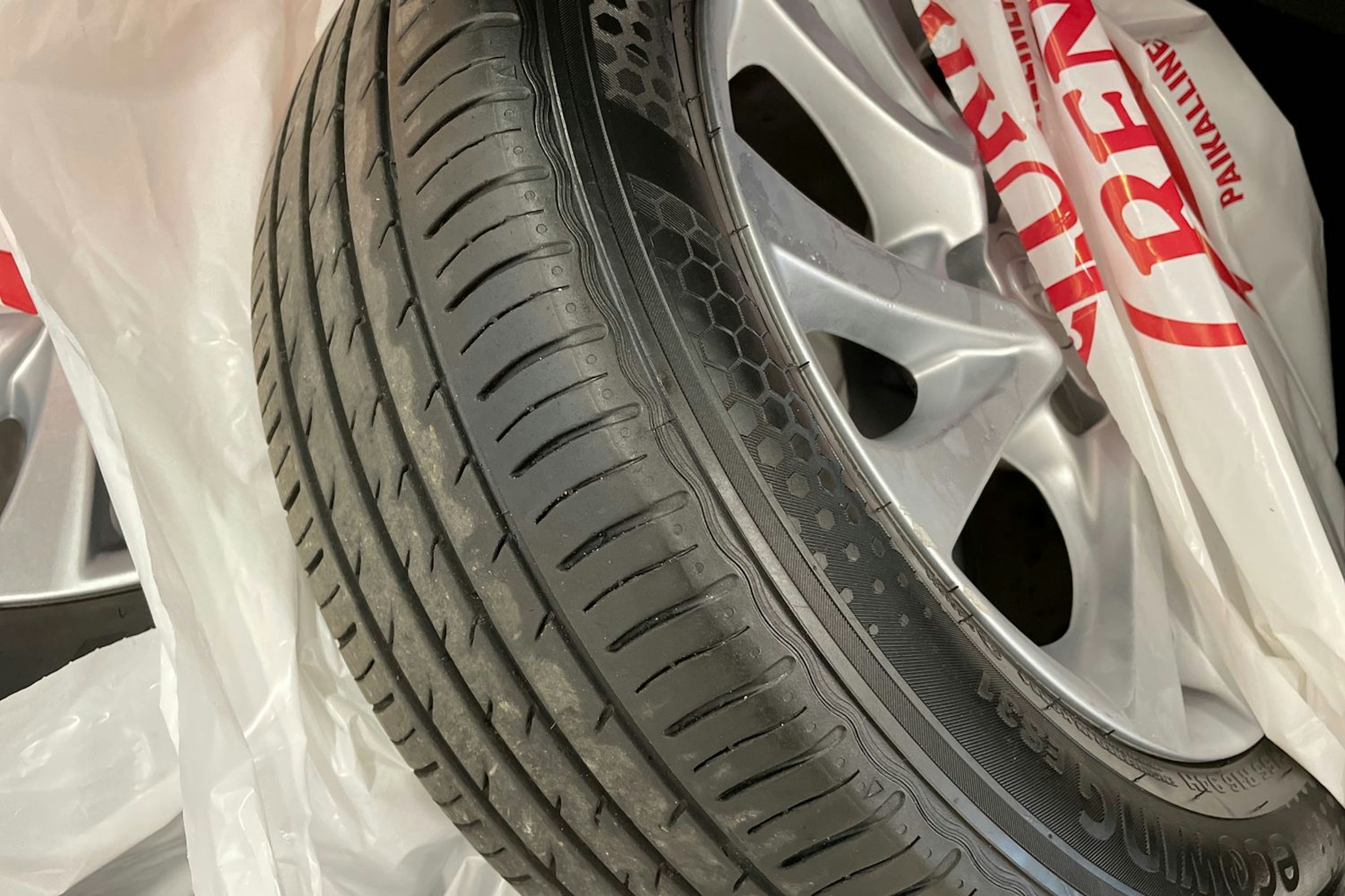 valkoinen Toyota Auris 2016 kuva 32.