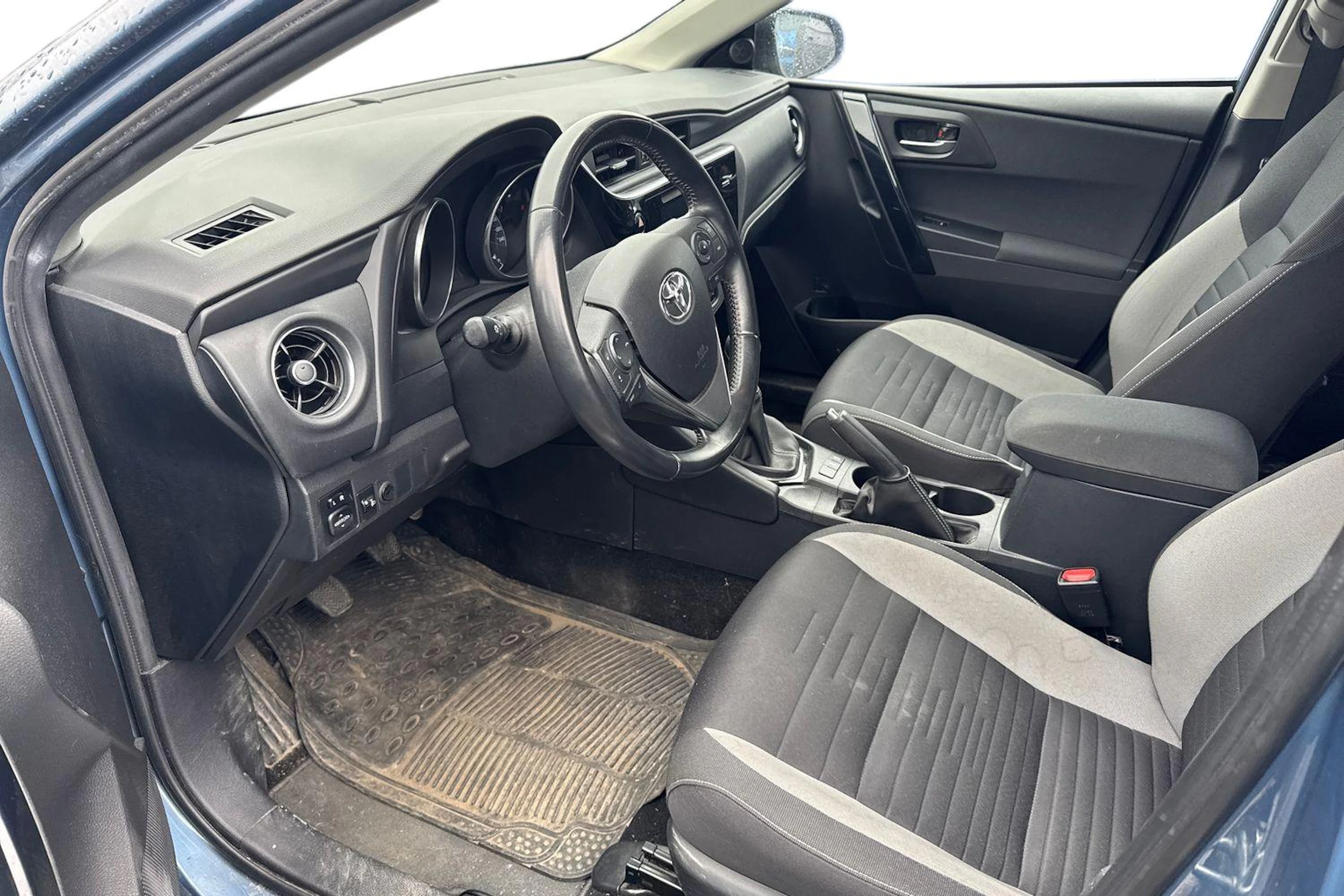 sininen Toyota Auris 2016 kuva 3.