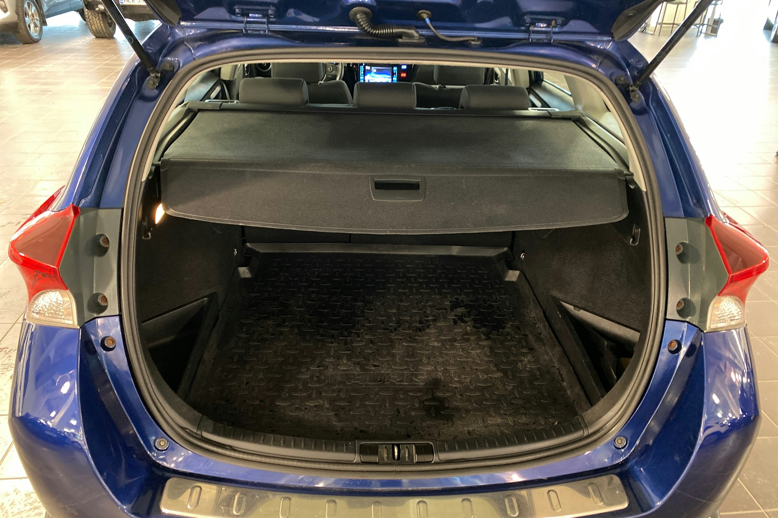 sininen Toyota Auris 2016 kuva 11.