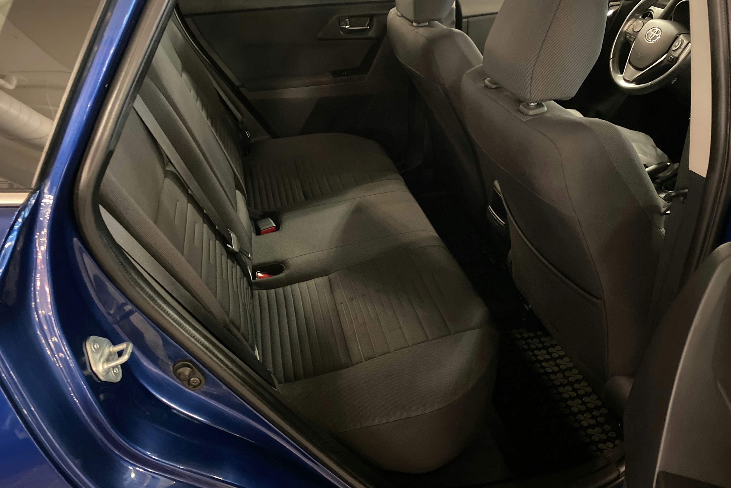 sininen Toyota Auris 2016 kuva 12.