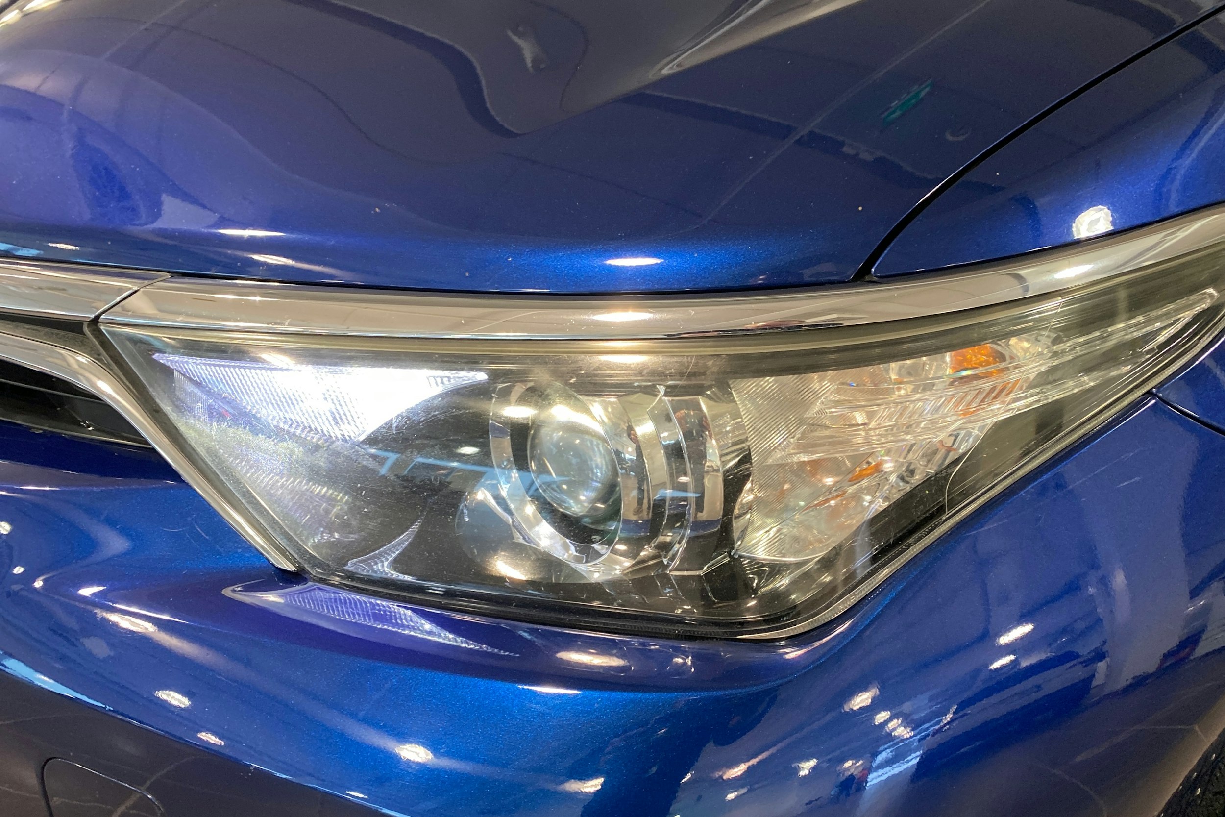 sininen Toyota Auris 2016 kuva 17.