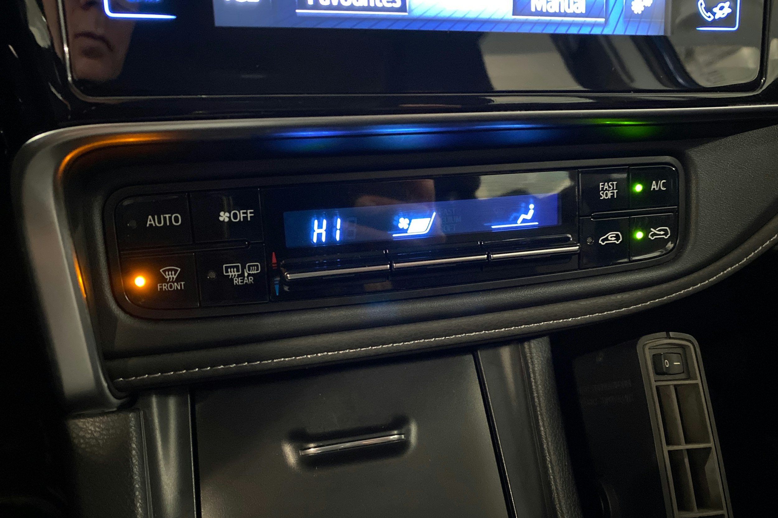 sininen Toyota Auris 2016 kuva 20.