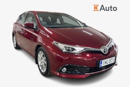 Punainen Toyota Auris 2016 kuva 1.