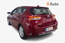 Punainen Toyota Auris 2016 kuva 2.