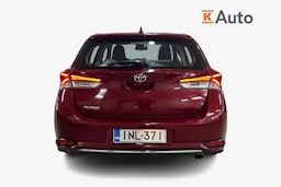 Punainen Toyota Auris 2016 kuva 3.