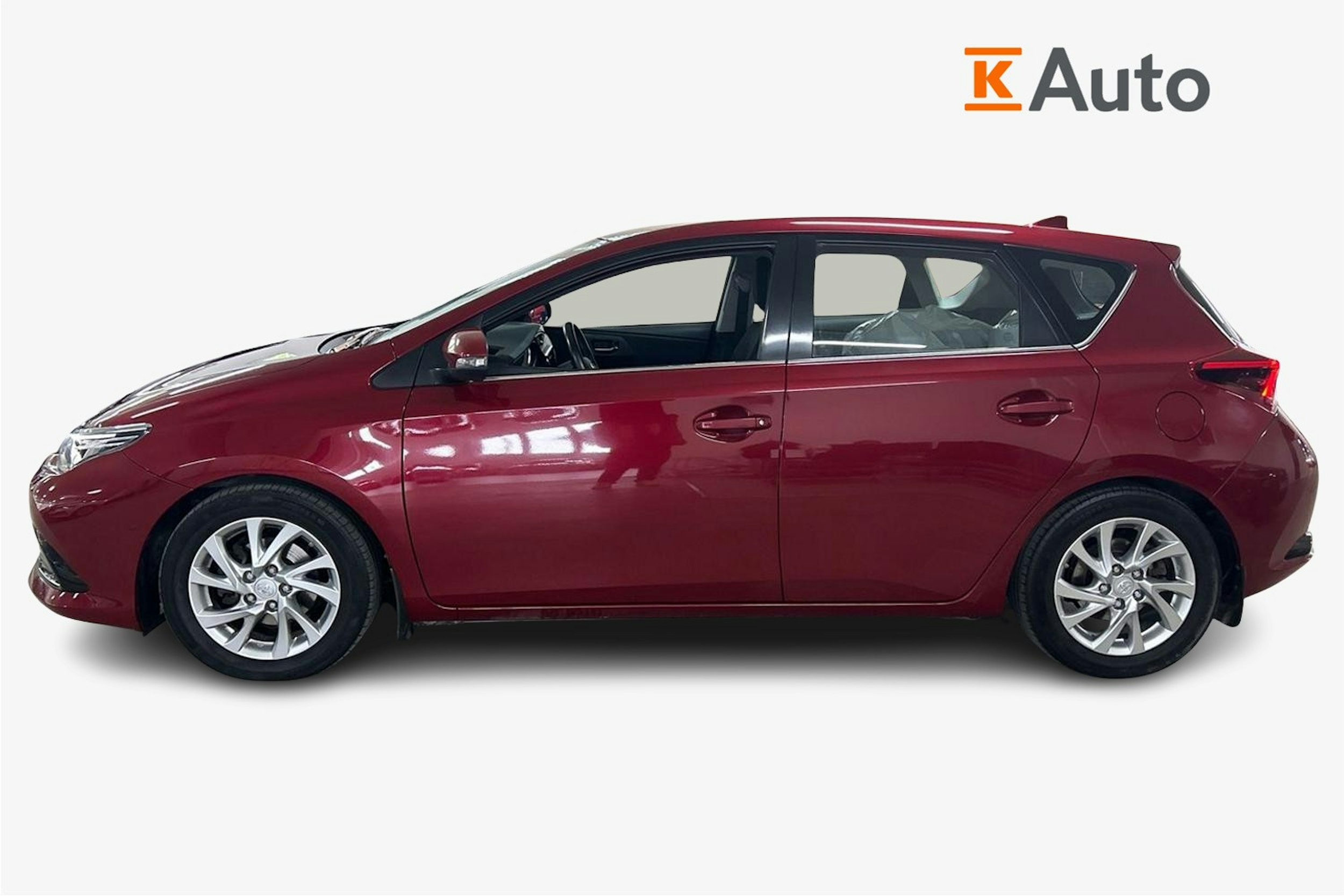 Punainen Toyota Auris 2016 kuva 6.