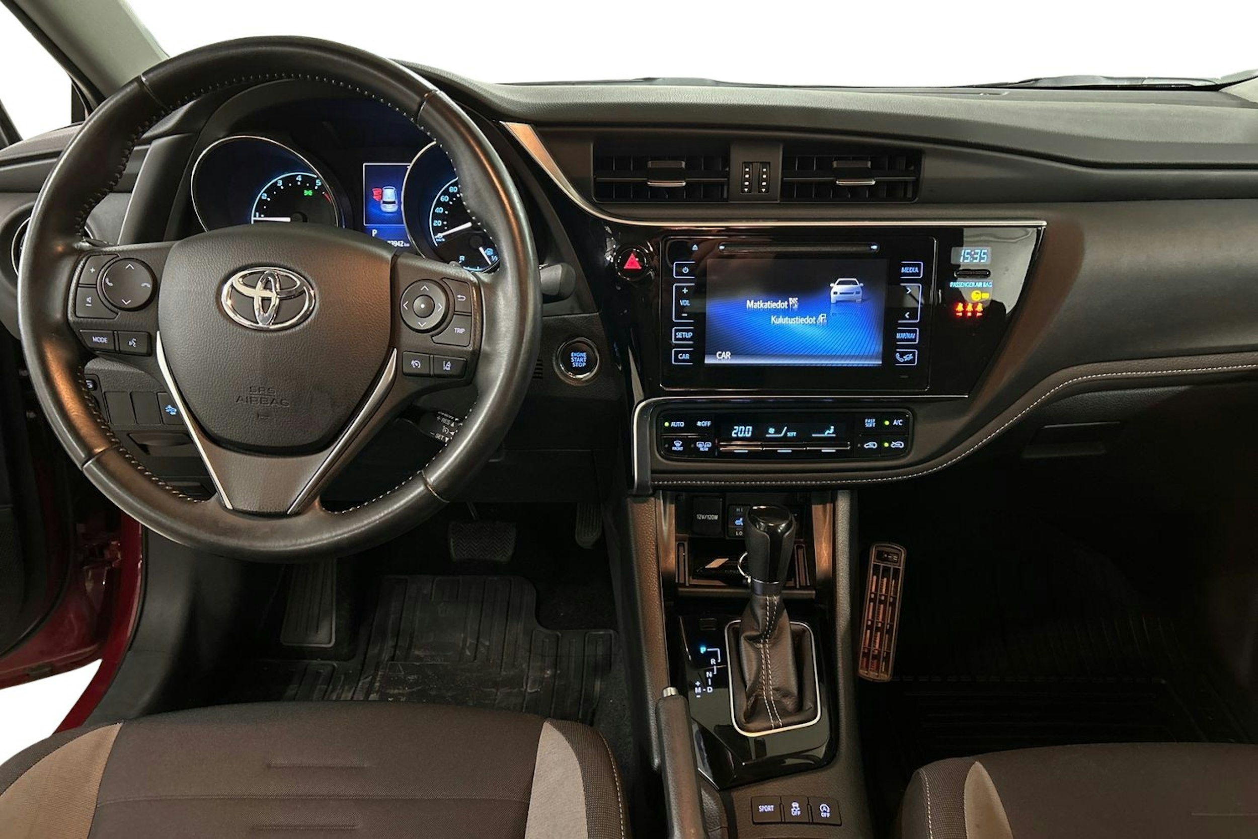 Punainen Toyota Auris 2016 kuva 9.