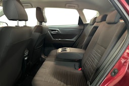 Punainen Toyota Auris 2016 kuva 10.