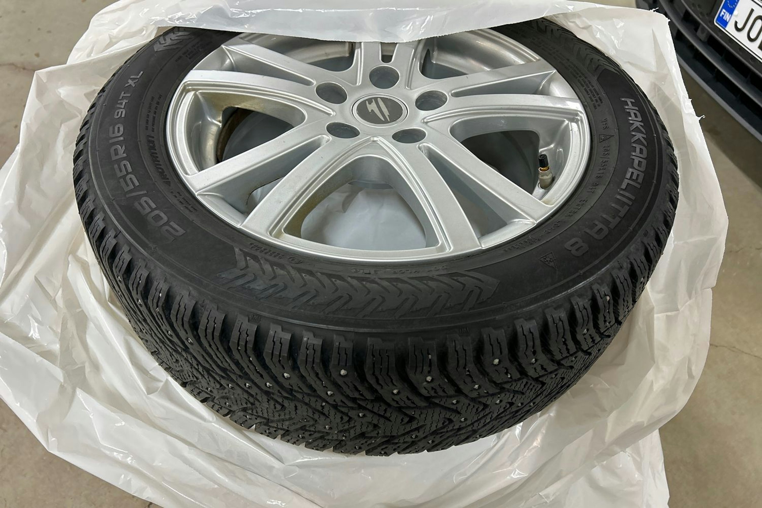 Punainen Toyota Auris 2016 kuva 13.