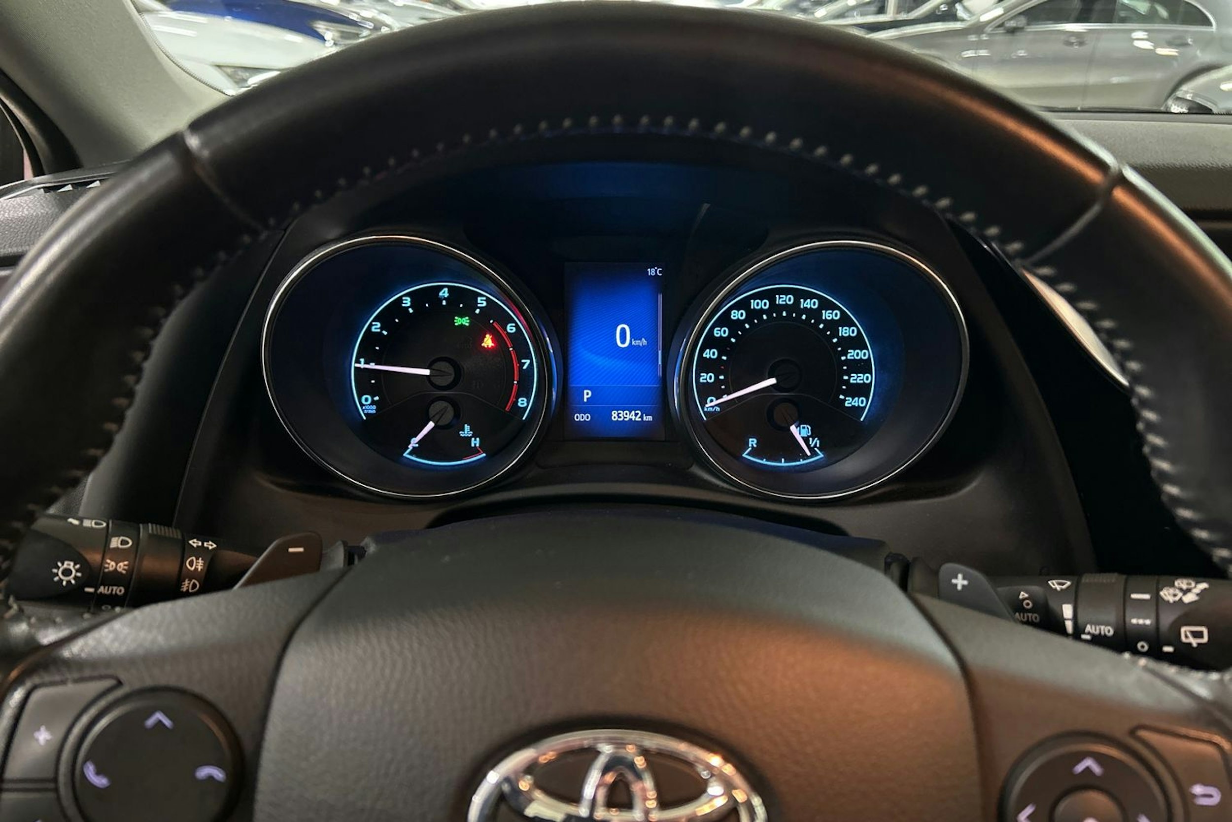 Punainen Toyota Auris 2016 kuva 18.