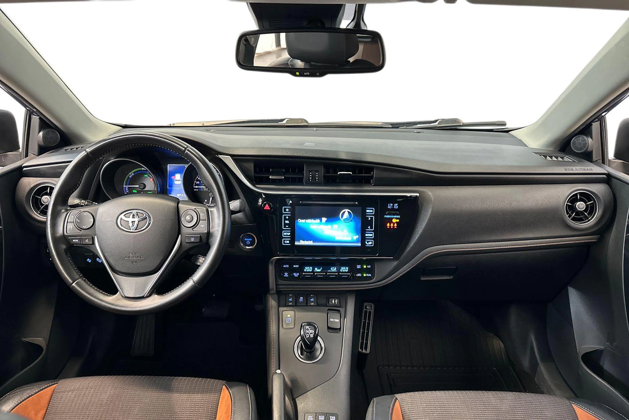 sininen Toyota Auris 2016 kuva 9.