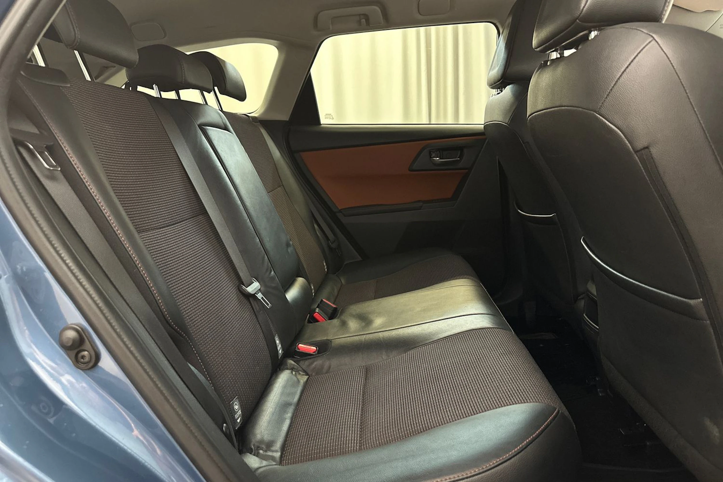 sininen Toyota Auris 2016 kuva 10.