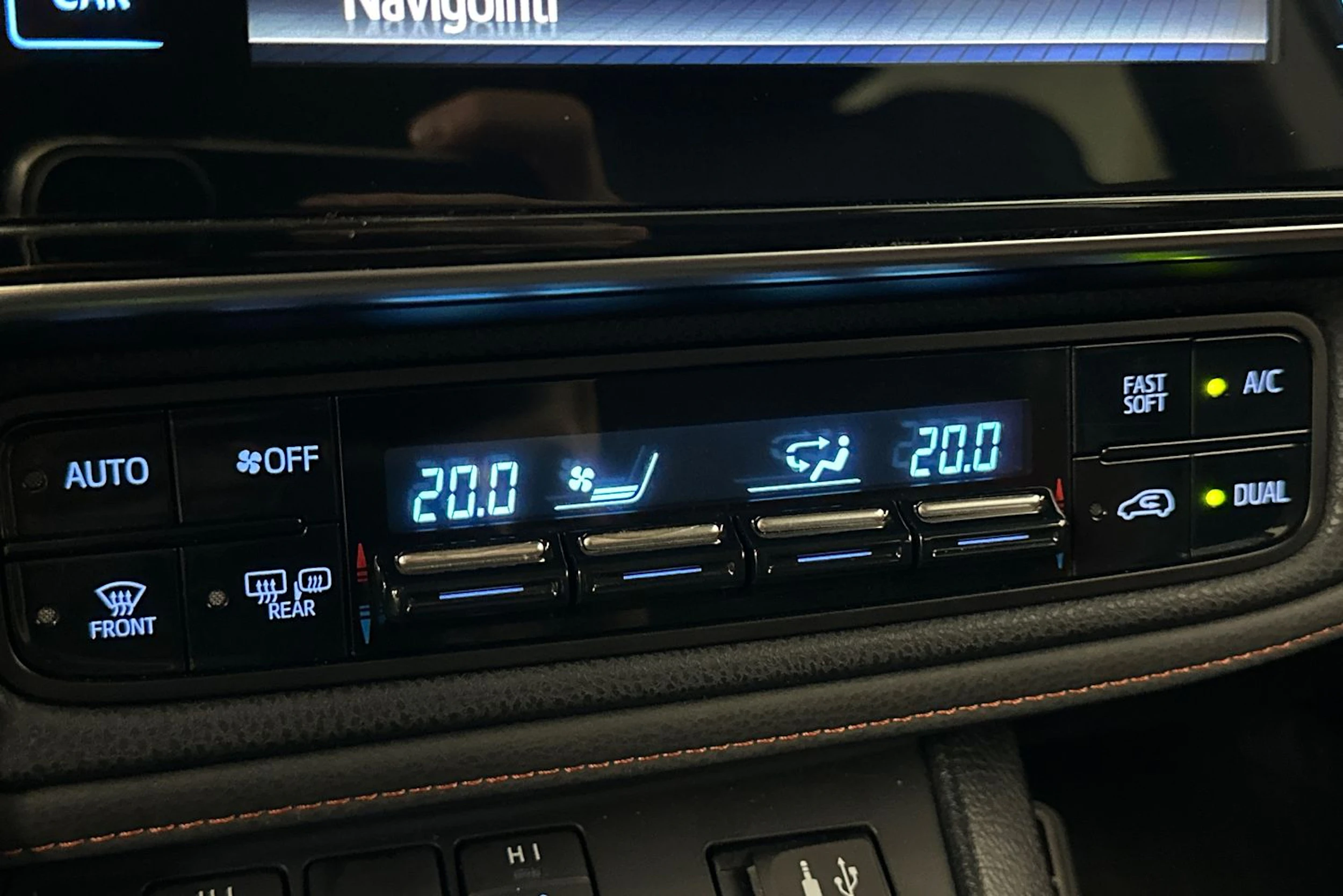 sininen Toyota Auris 2016 kuva 21.