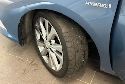 sininen Toyota Auris 2016 kuva 26.