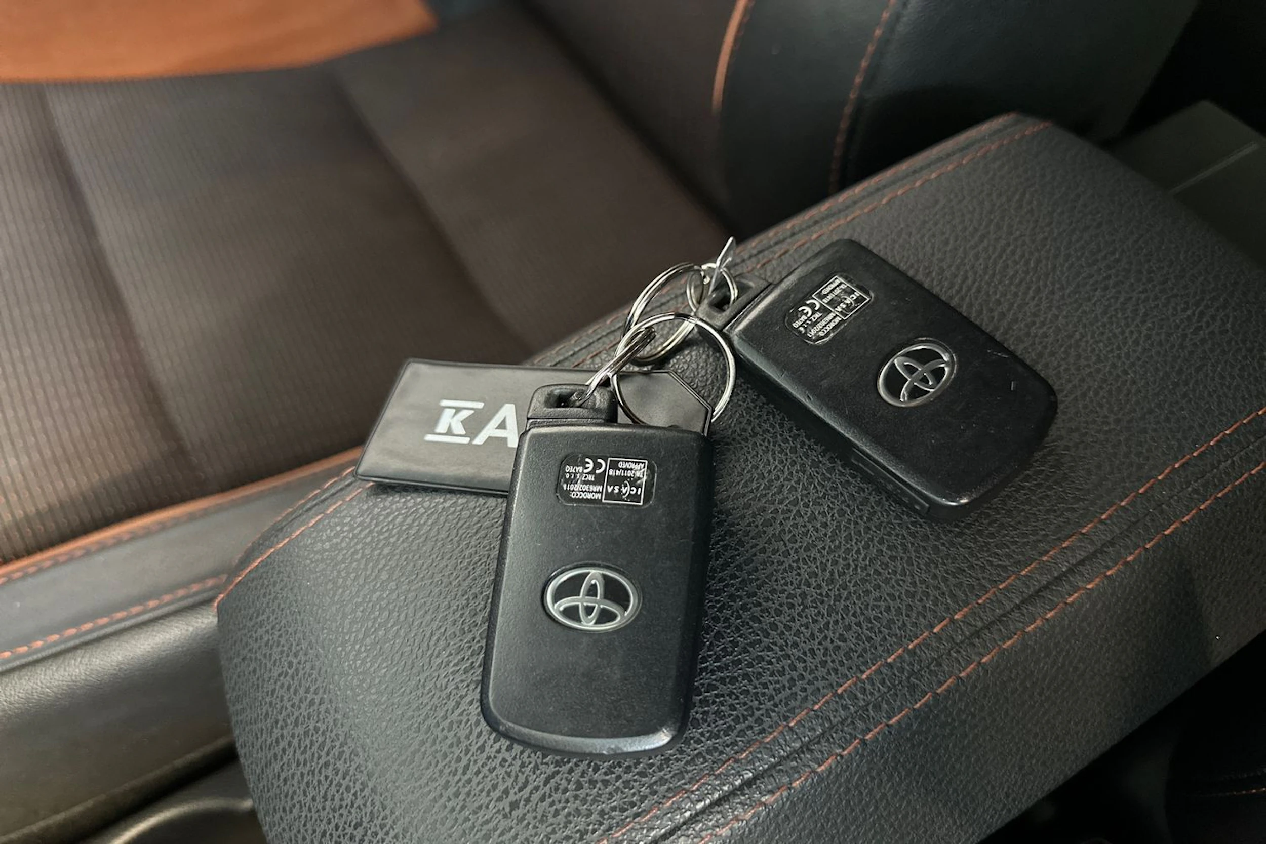 sininen Toyota Auris 2016 kuva 29.