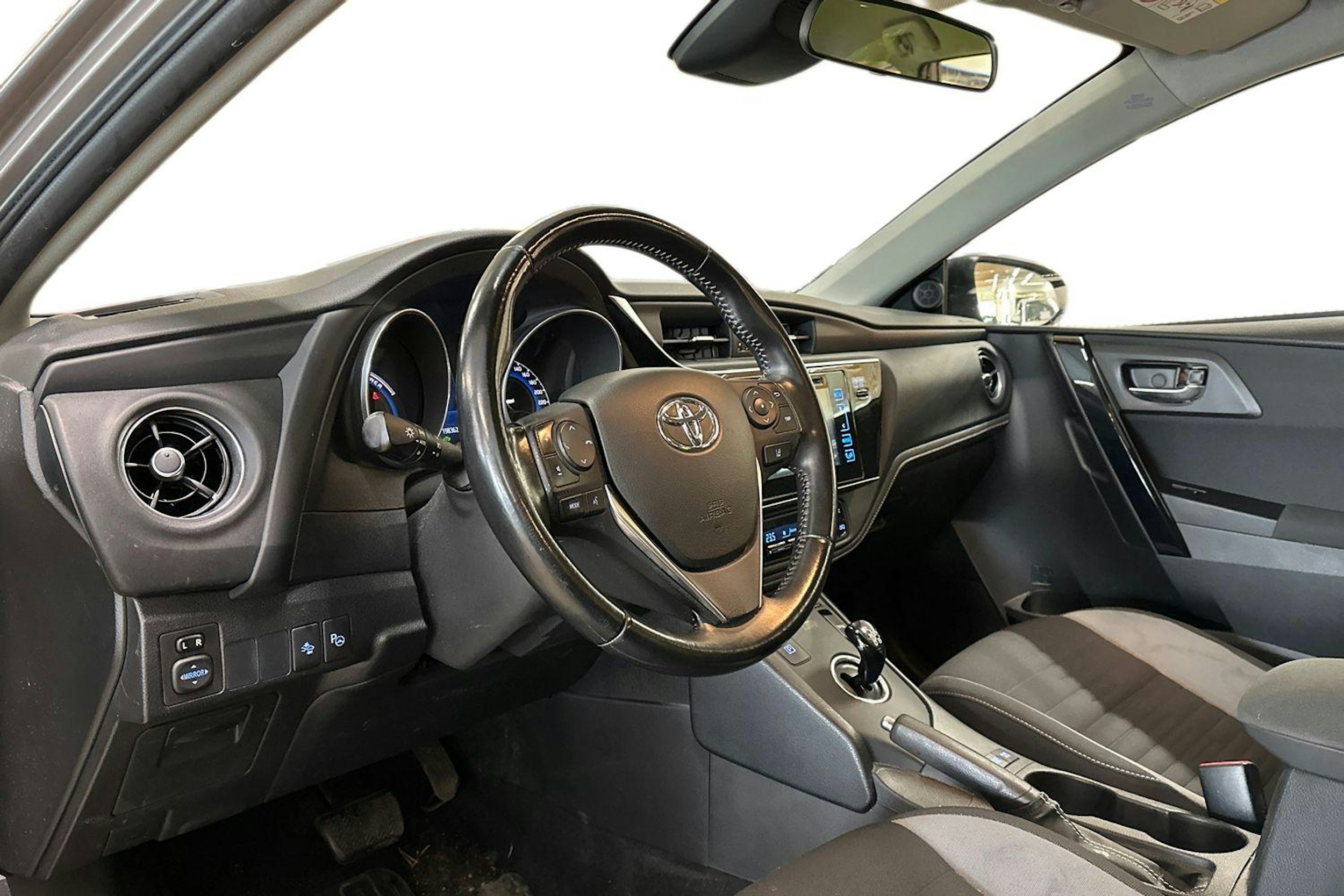 ruskea (beige) Toyota Auris 2016 kuva 3.