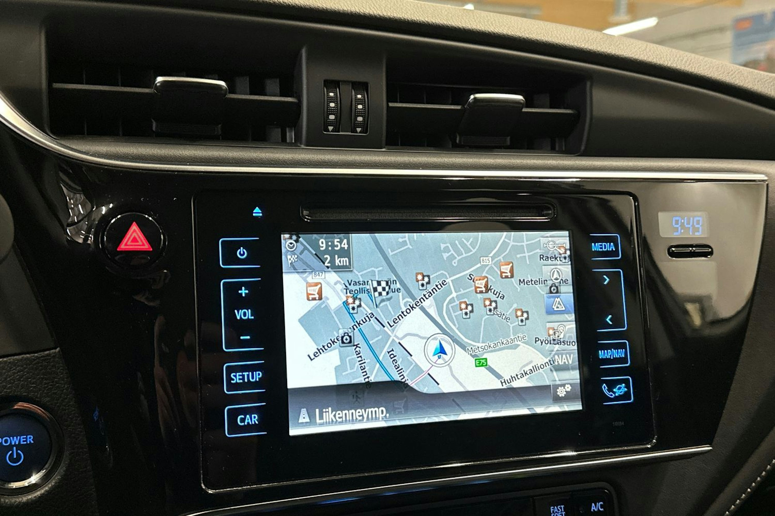 ruskea (beige) Toyota Auris 2016 kuva 16.