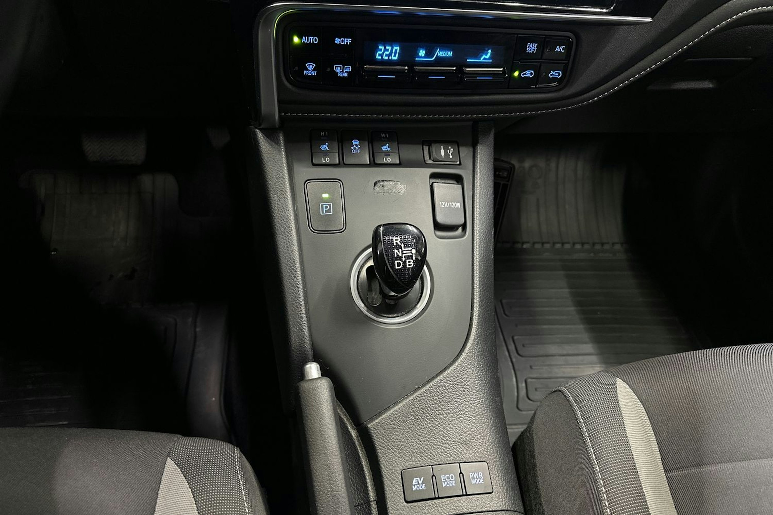 ruskea (beige) Toyota Auris 2016 kuva 20.