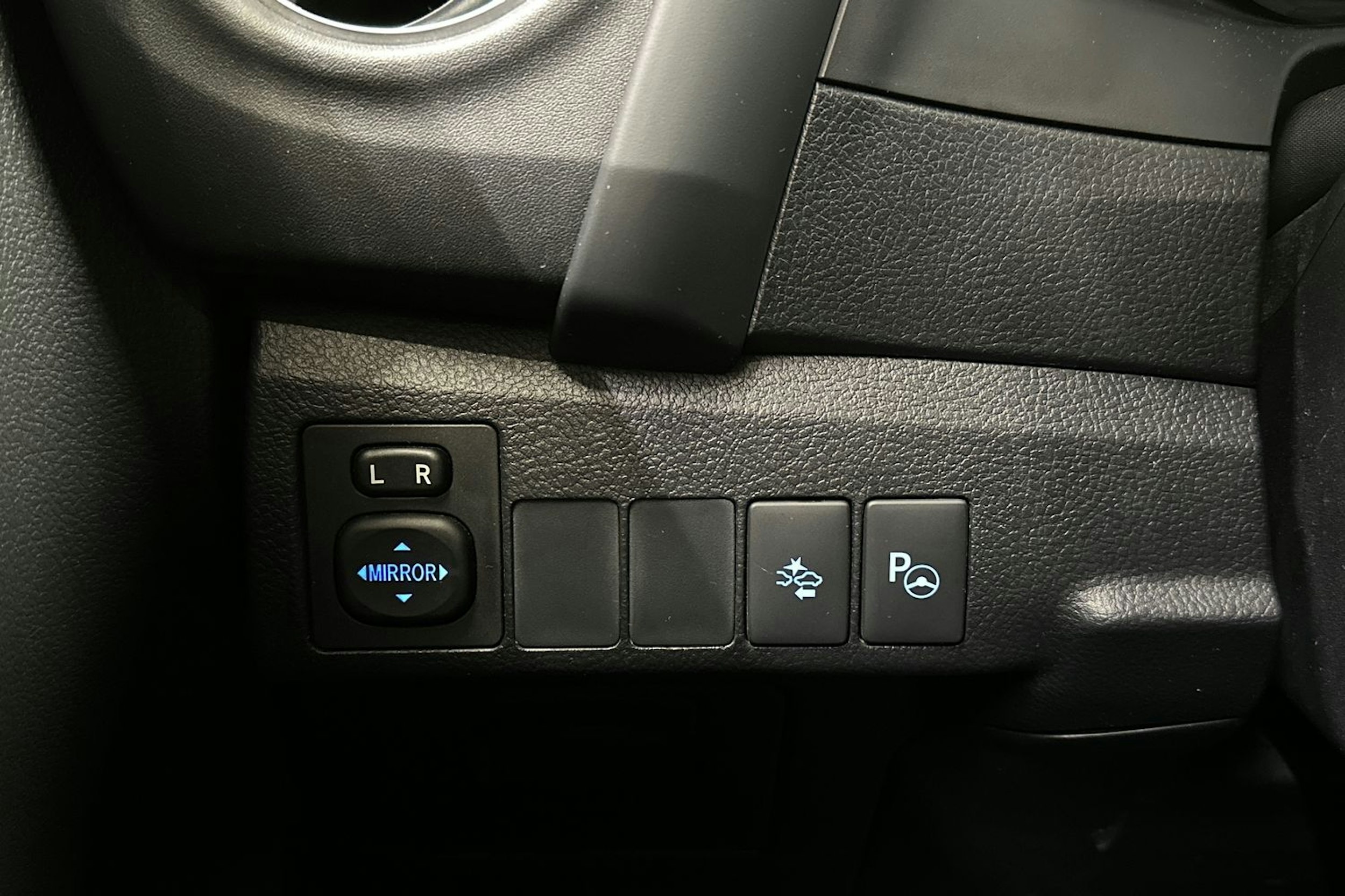 ruskea (beige) Toyota Auris 2016 kuva 27.