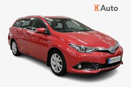 punainen Toyota Auris 2016 kuva 1.