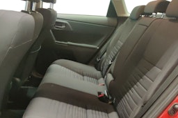 punainen Toyota Auris 2016 kuva 10.
